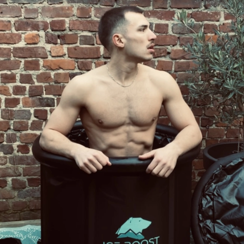 Alex Cannarozzo dans un bain froid Ice Boost