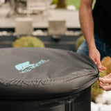 Zoom sur le couvercle en toile permettant de protéger le bain froid portable Avanto d'Ice Boost